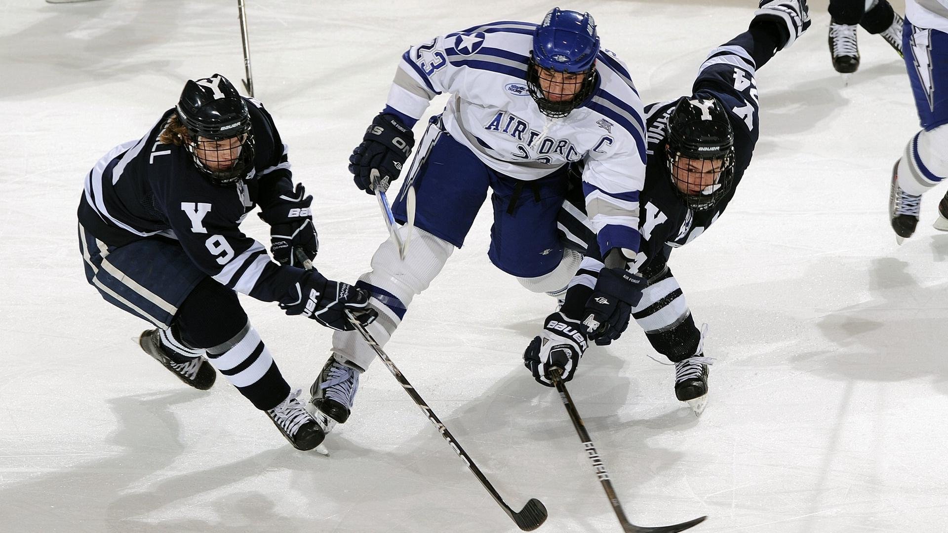 “高原冲刺：雪山顶上的极峰行动”，雪山顶端