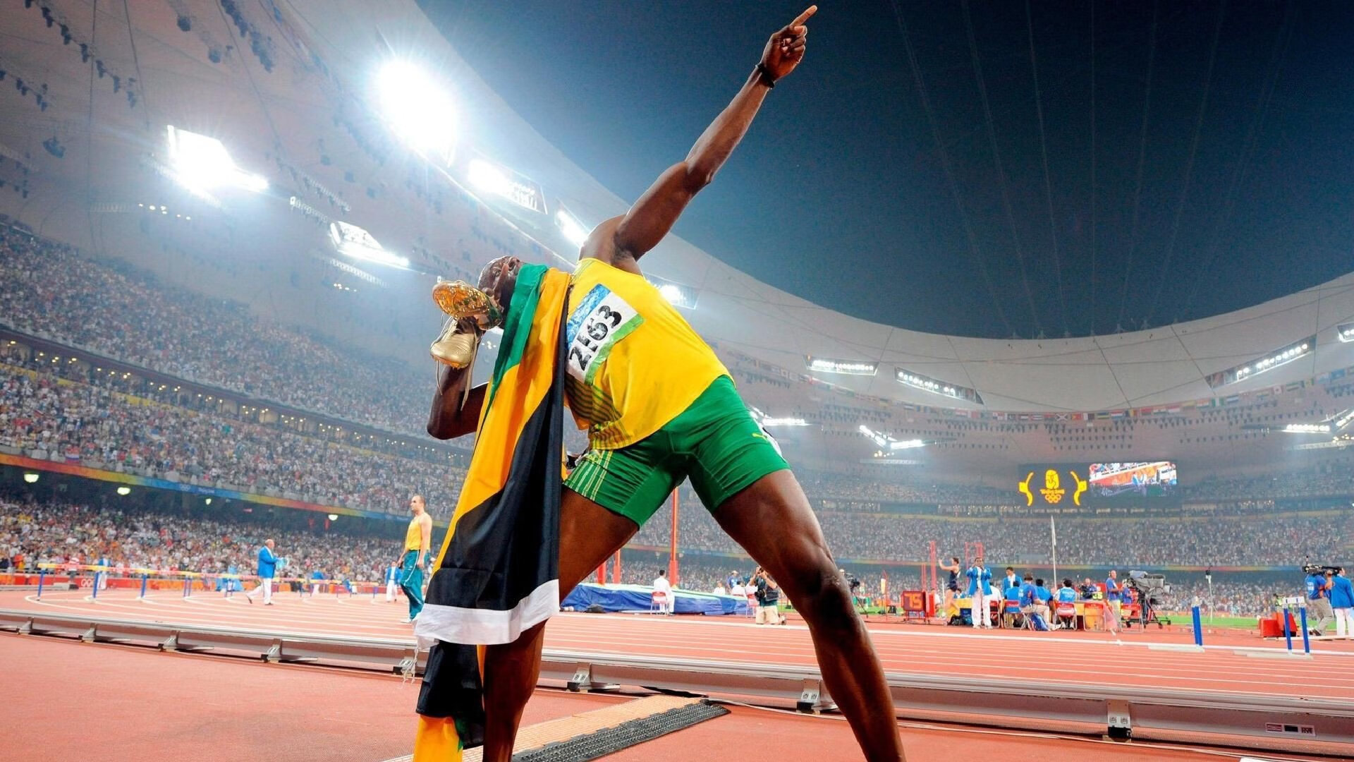 中国足球联赛战况异常激烈，各队球员全力以赴，中国足球队比赛情况